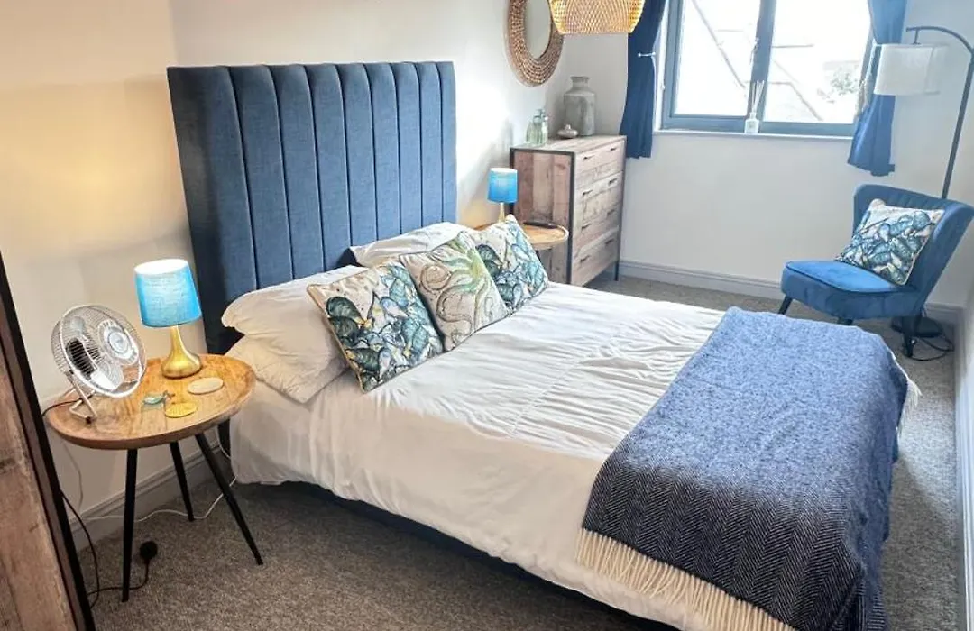 Tregenna House: Refurbished Family Townhouse with Garden and Parking-1