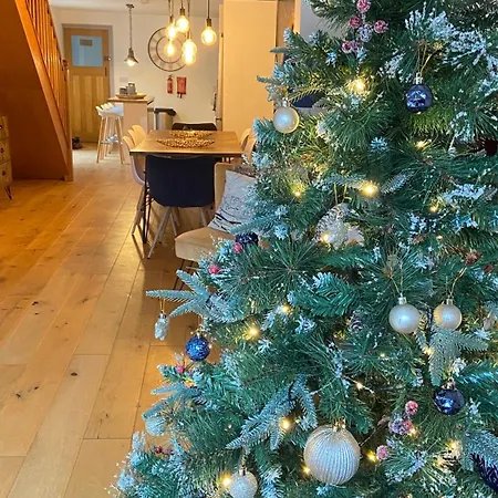Tregenna House: Refurbished Family Townhouse with Garden and Parking-3